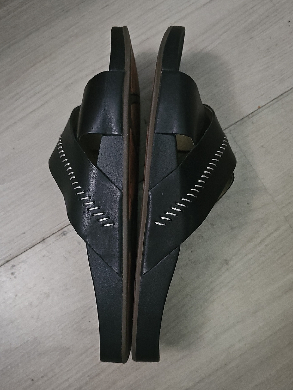Olukai Women's Sandals Kipe'a 'Olu Slide Sz 9 Black Leather & soles cross strap - Picture 4 of 8
